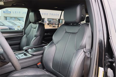 2023 Jeep Wagoneer Base