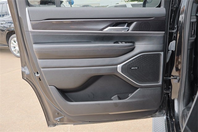 2023 Jeep Wagoneer Base