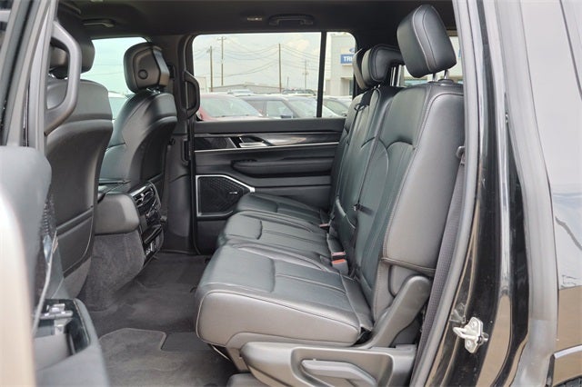 2023 Jeep Wagoneer Base