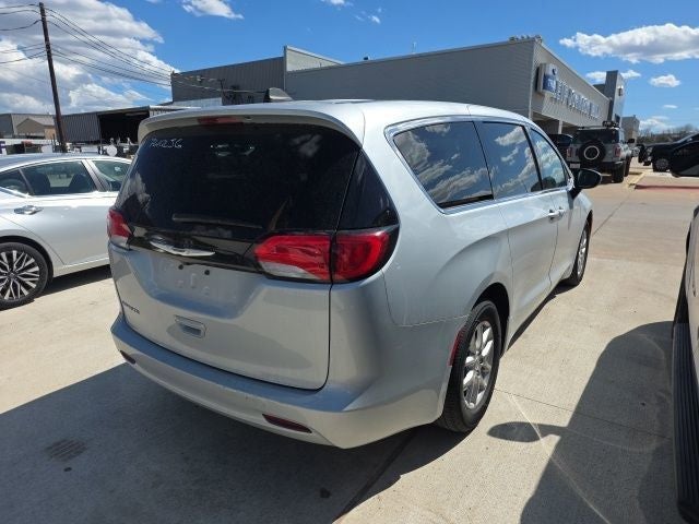 2024 Chrysler Voyager LX