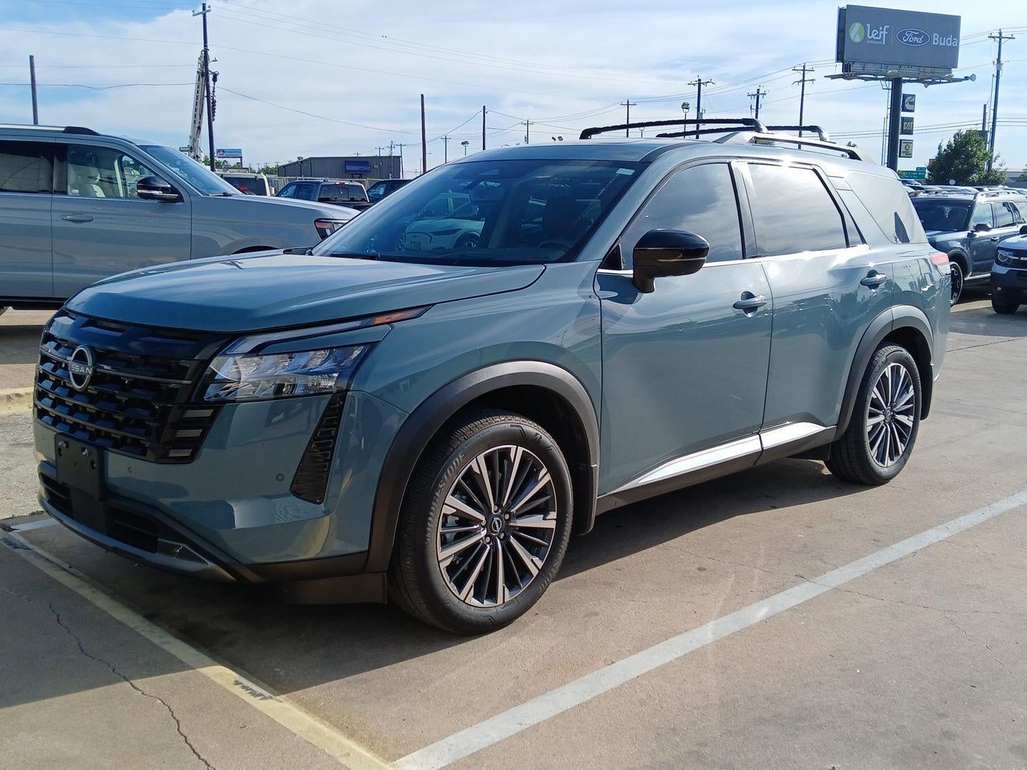 2026 Nissan Pathfinder Platinum 2WD's photo