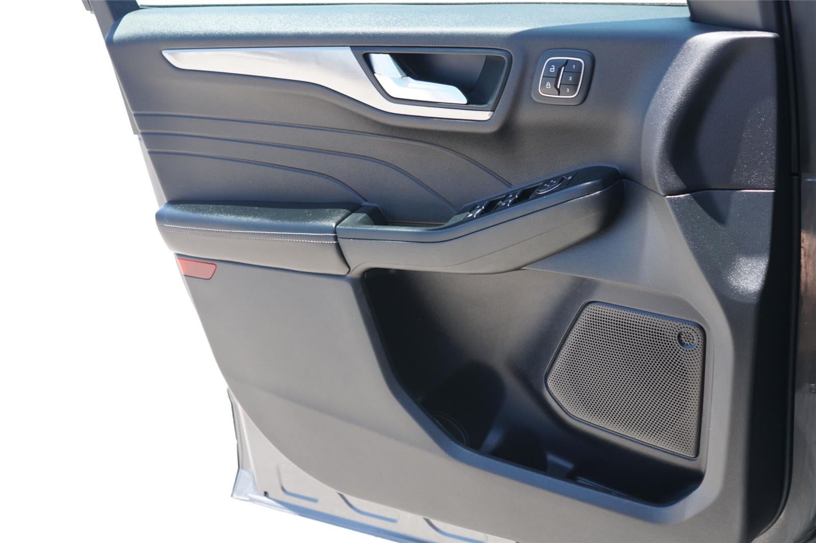 2022 Ford Escape Hybrid Titanium