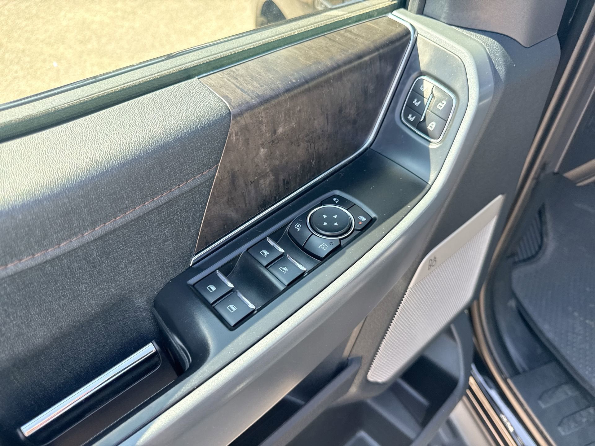 2023 Ford F-150 Lightning Lariat